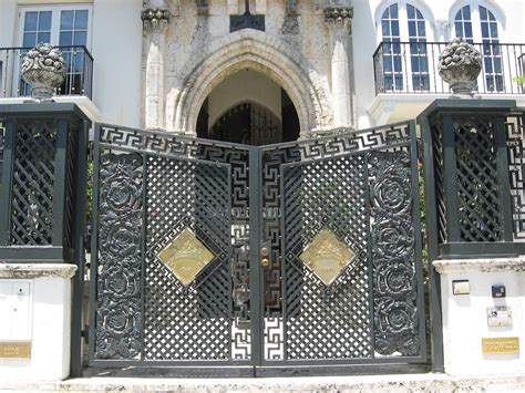 versace mansion gate